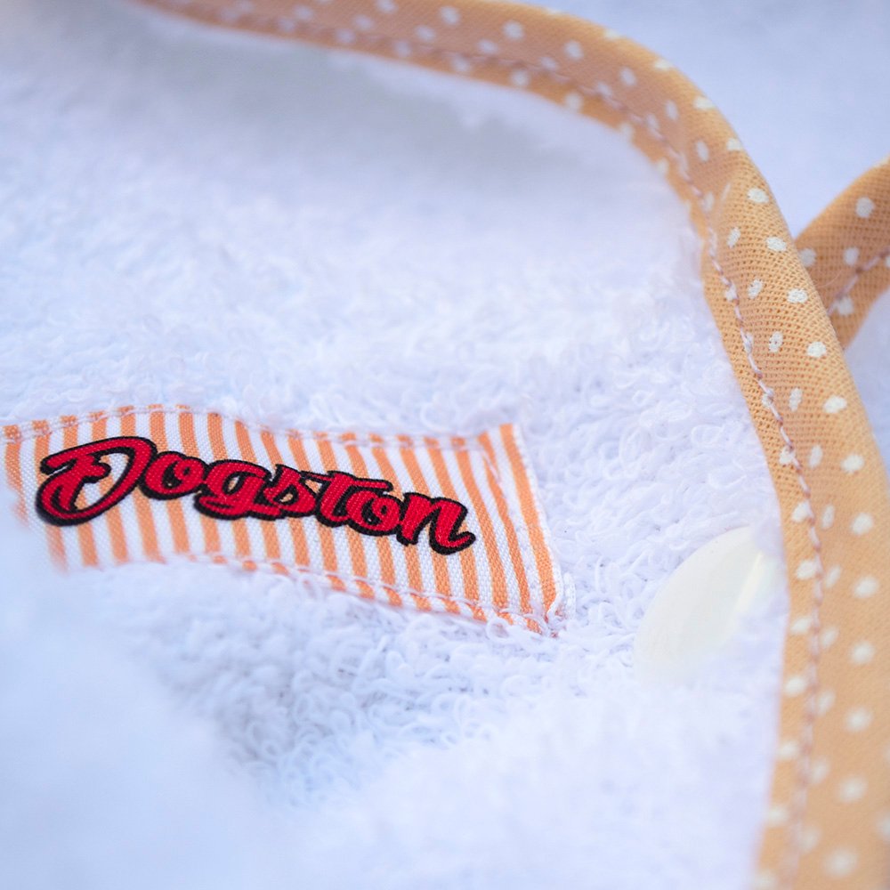 Bata de baño blanca detalle